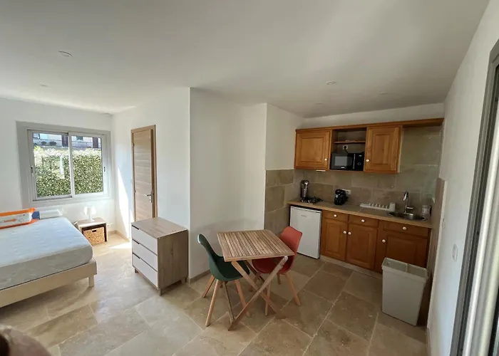 1 Roquebrune-sur Argens